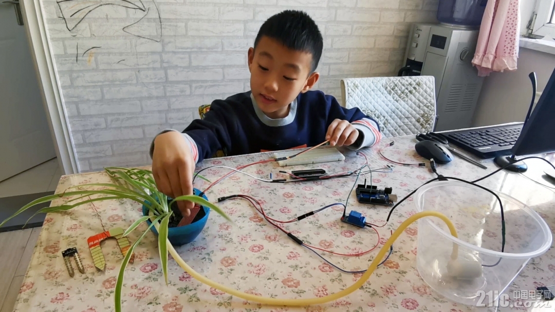 LLAKG：Arduino 自动浇花系统（第3集：C语言程序升级与功能优化）.00_02_56_14.静止00.jpg